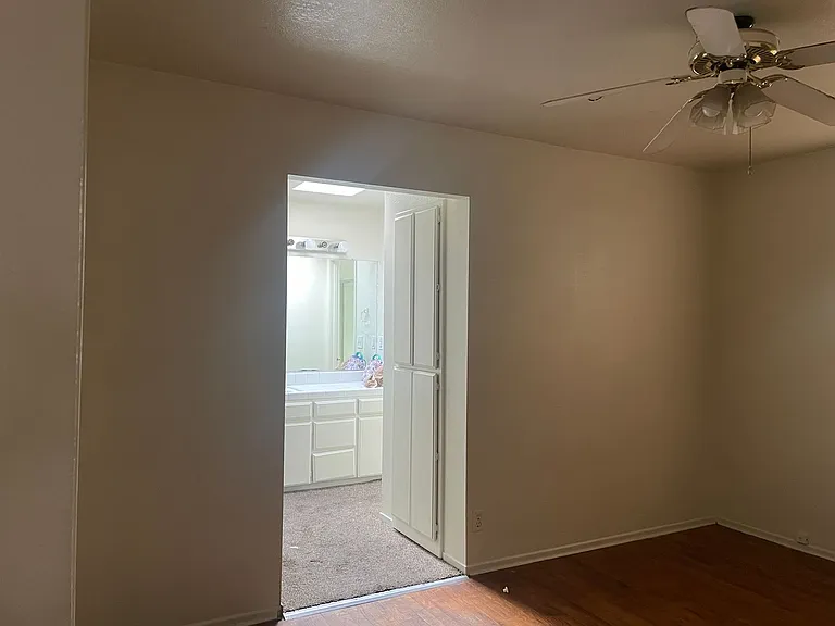 711 E Fountain Way — Photo 7