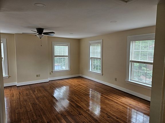 5th image of 2218 E Grace St #204