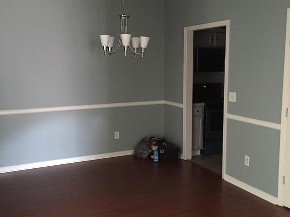 5th image of 208 Brooke Castle Dr