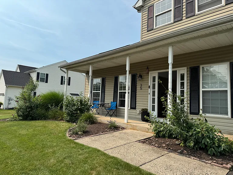 35 Lois Ln — Photo 44