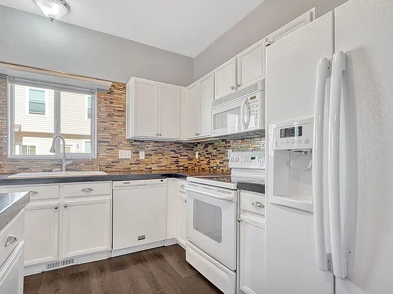 10574 Country Park Point — Photo 4