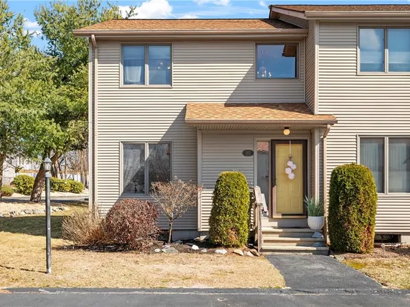 161 Holland St APT 101, Cranston, RI 02920