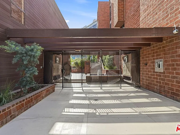 1033 Carol Dr #T16 — Photo 19