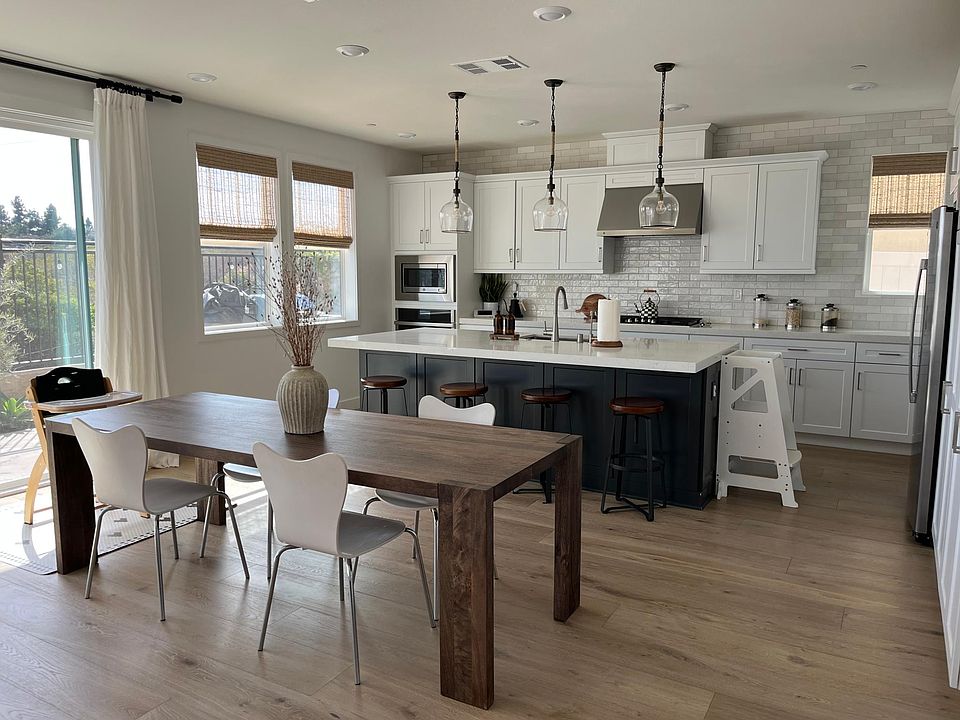 Open floor-plan, kitchen island, spacious living