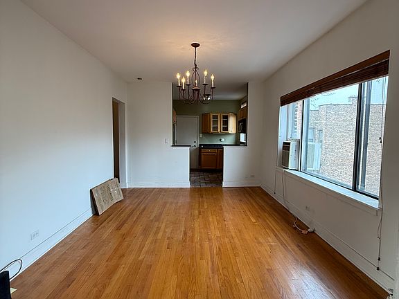 5th image of 928 W Sunnyside Ave APT 3W