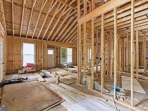 5th image of 2543 Susan Ln SW