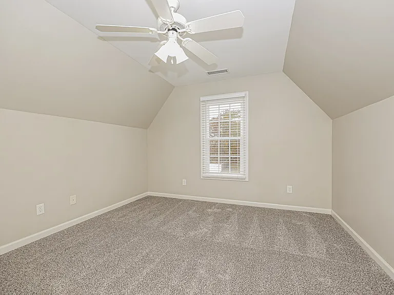 411 Carmel Dr — Photo 14