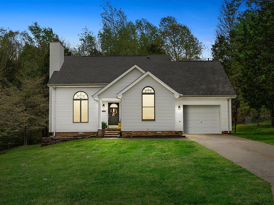 1st image of 428 Crabtree Cir