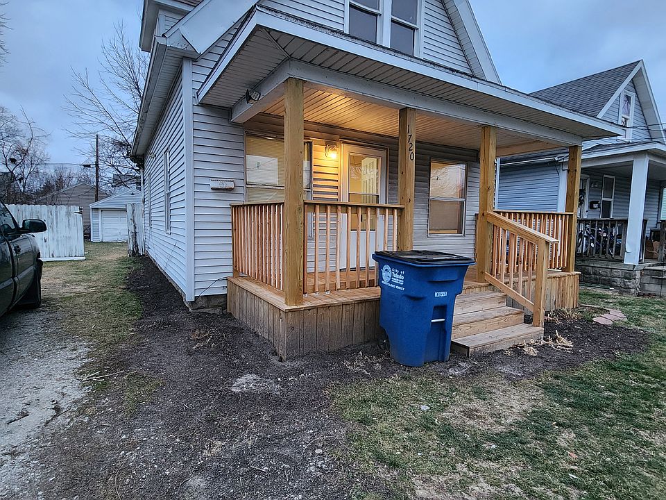 1720 Stahlwood home with new front porch area.