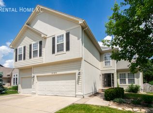 12185 S Prairie Creek Pkwy, Olathe, KS 66061