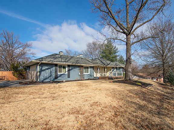 2nd image of 2408 Oakview Dr