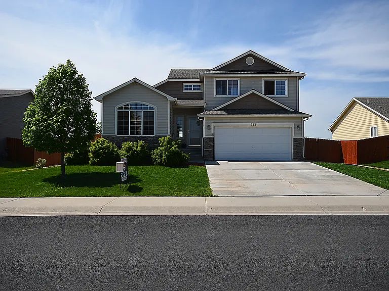 1st image of 623 Scotch Pine Dr