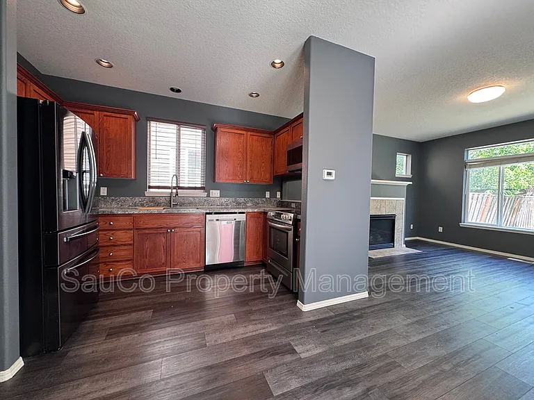 948 SE Elina Ave — Photo 8