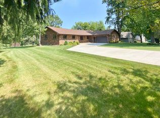 84 Bayberry Ln, Oshkosh, WI 54902