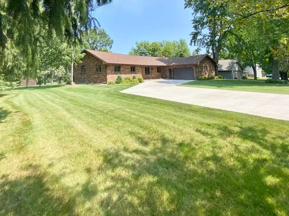 84 Bayberry Ln, Oshkosh, WI 54902
