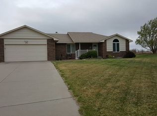 208 Bullard Dr, Garden City, KS 67846
