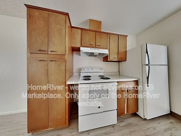 2020 Smoketree Ave N #1 — Photo 4