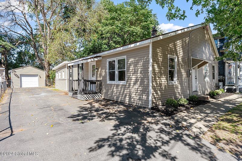 2nd image of 1033 4th Street
