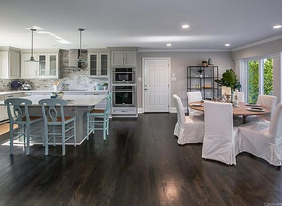 4th image of 8012 Malibu Pointe Ln