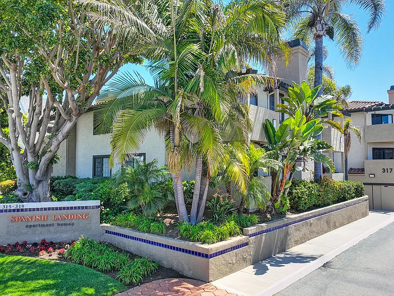 315 Acacia Ave — Photo 3