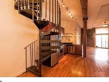 3rd image of 828 N Hancock St Unit 3C
