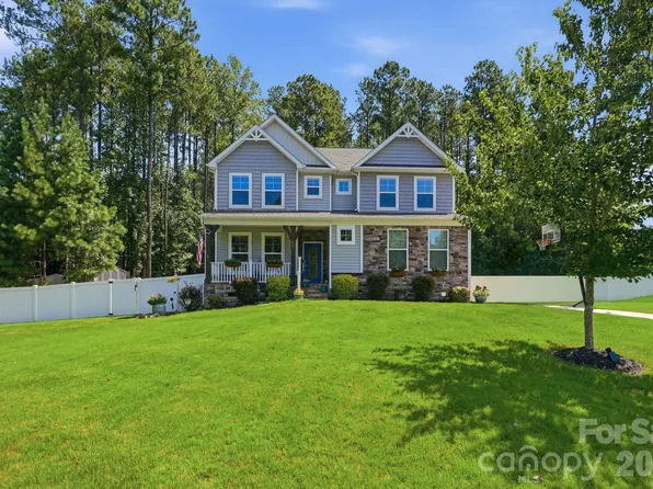 607 Winter Walk Ln, Lake Wylie, SC 29710
