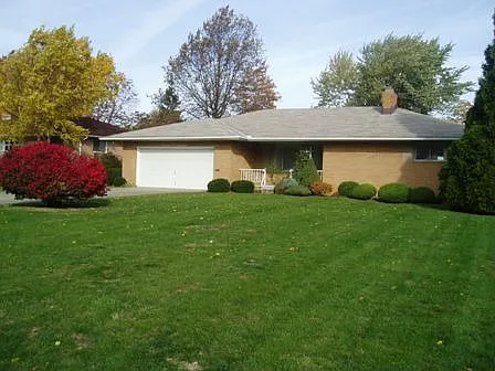 1001 Parkview Dr photo 1