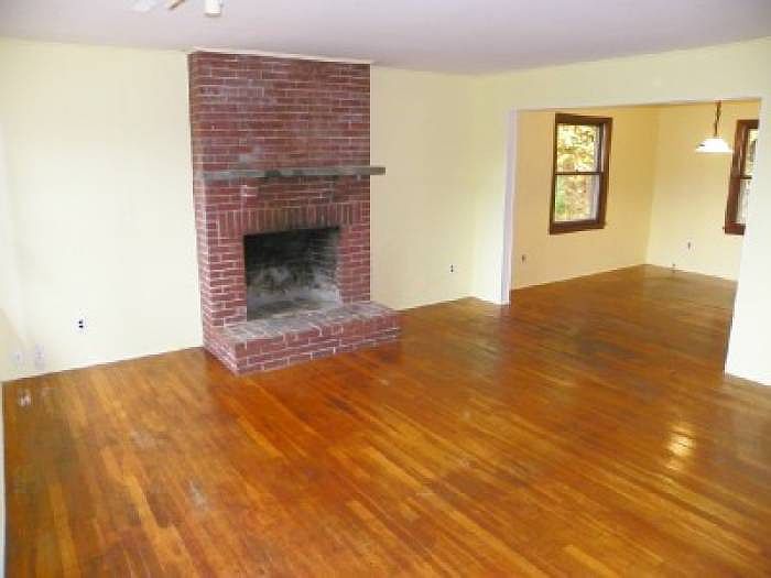 4 Candlewood Knolls Rd, New Fairfield, CT 06812 Zillow