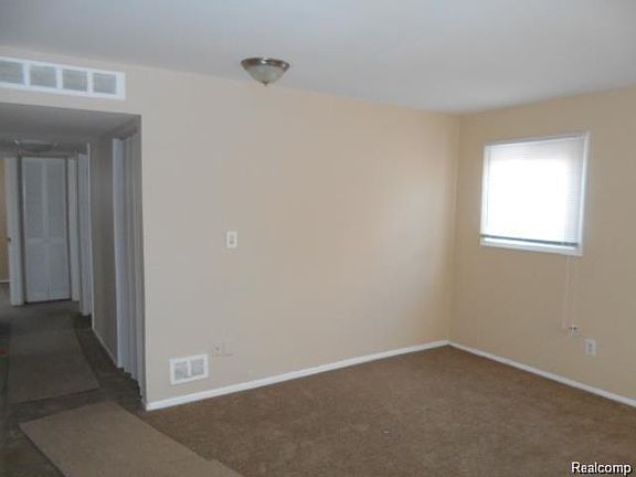 4th image of 4946 Roosevelt Blvd