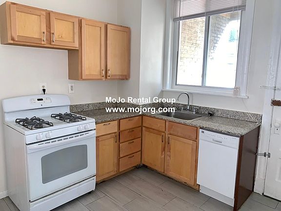 4th image of 1441 W Argyle St APT 1
