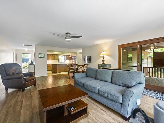 4th image of 12 Basore Dr