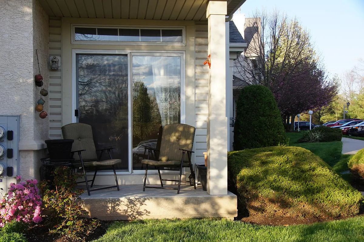 2 bed, 2.5 bath, 1308 sqft, $2,900 — Photo 2
