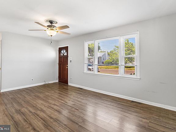 4th image of 332 Bailey Ave