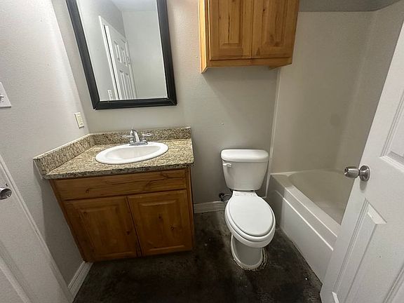 3rd image of 1725 Lakeshore Dr Unit B