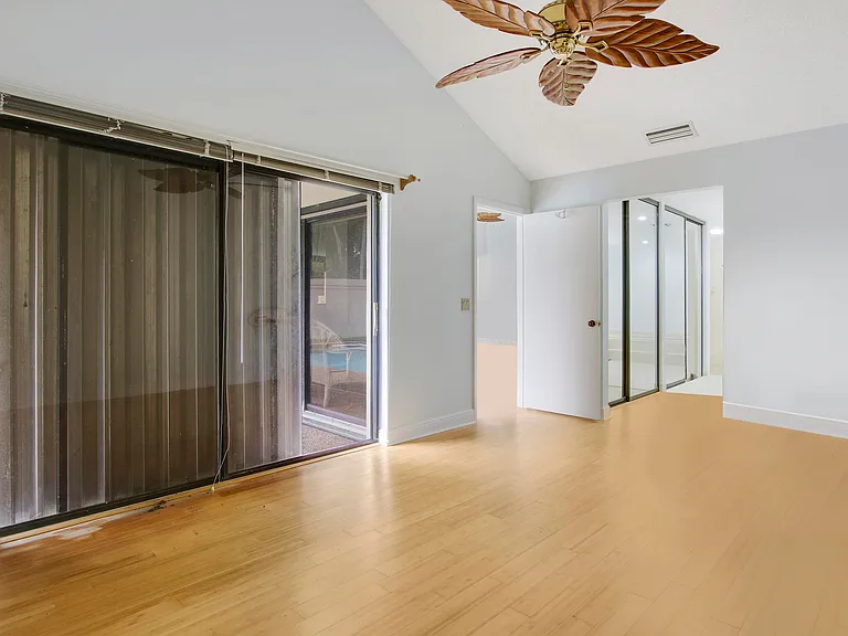 111 Seashore Dr — Photo 12
