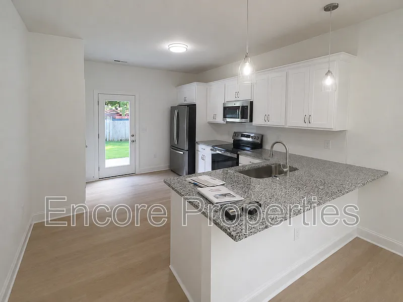 3 bed, 2.0 bath, 1250 sqft, $1,850 — Photo 2