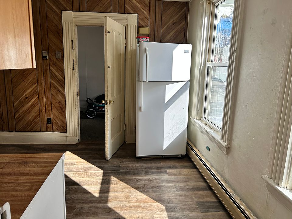 1st image of 124 Essex St #2