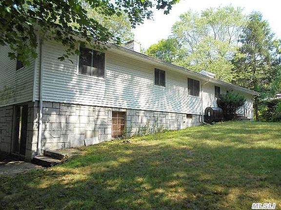3rd image of 14 Garden Ln