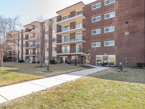 5300 Walnut Ave APT 7C, Downers Grove, IL 60515