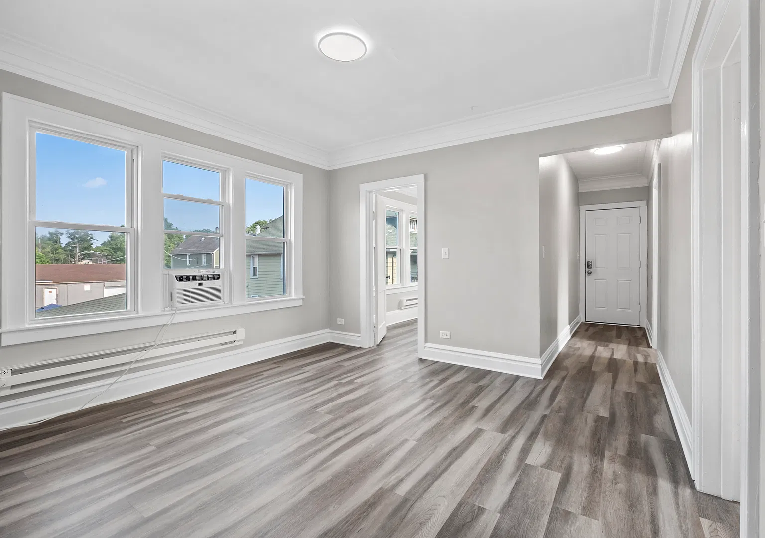 4 bed, 1100 sqft, $2,000 — Photo 3