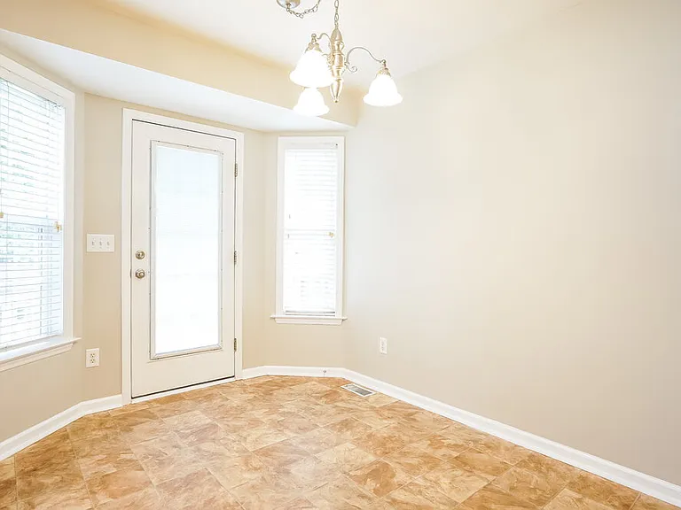 305 Wood Green Dr — Photo 6