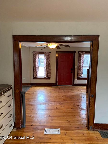 5th image of 23 Warren Street