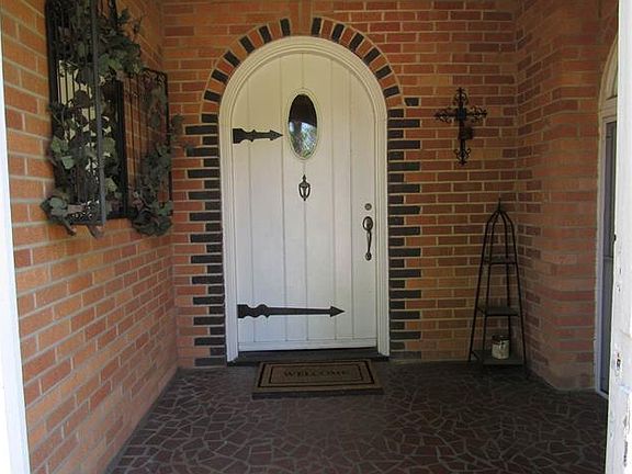 3rd image of 114 Washington Pl S