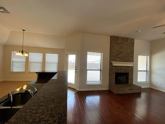 4th image of 1527 Woodlands Dr