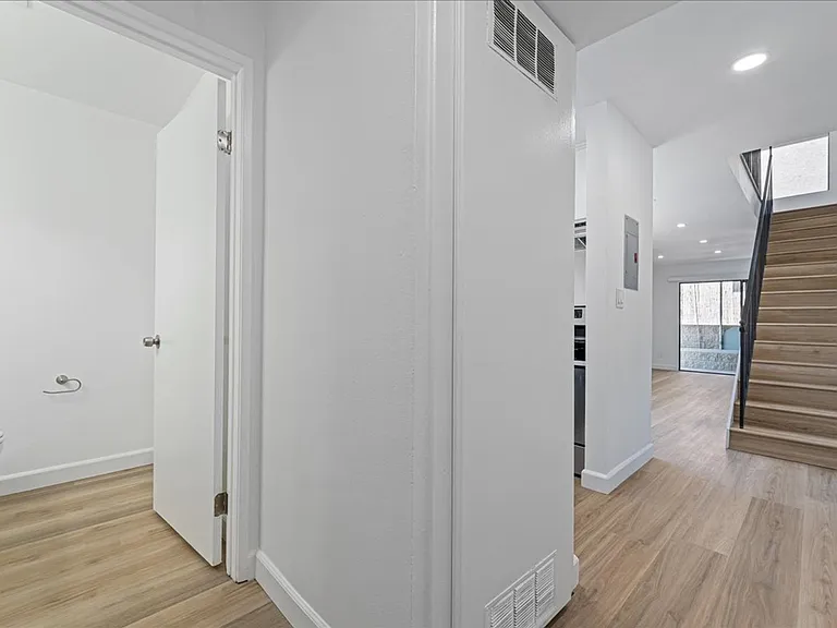 448 W Windsor Rd #6 — Photo 5