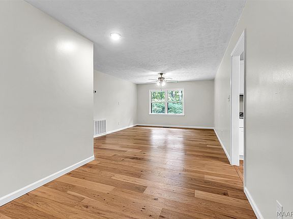 3rd image of 190 Grier Ln