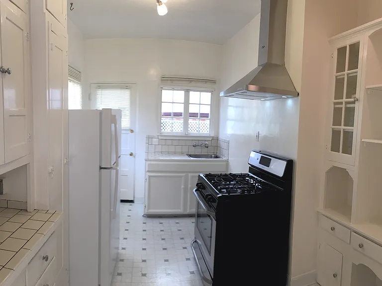 1217 Oak Grove Ave #8 — Photo 4