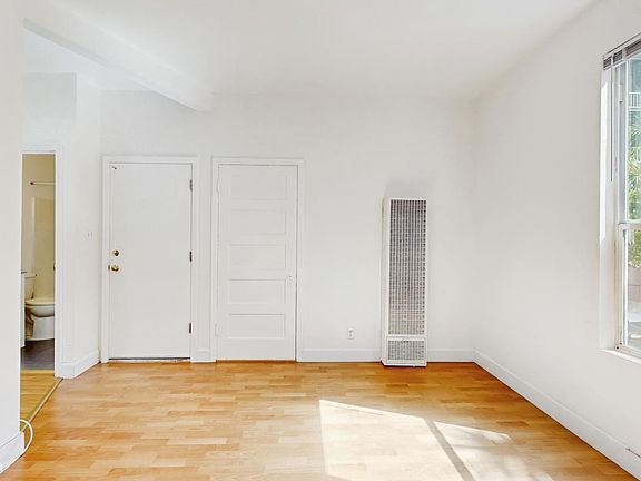 3rd image of 847 Vallejo St APT D