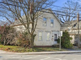 118 Elm St, Amesbury, MA 01913