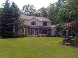 2937 Lamplight Ln, Willoughby Hills, OH